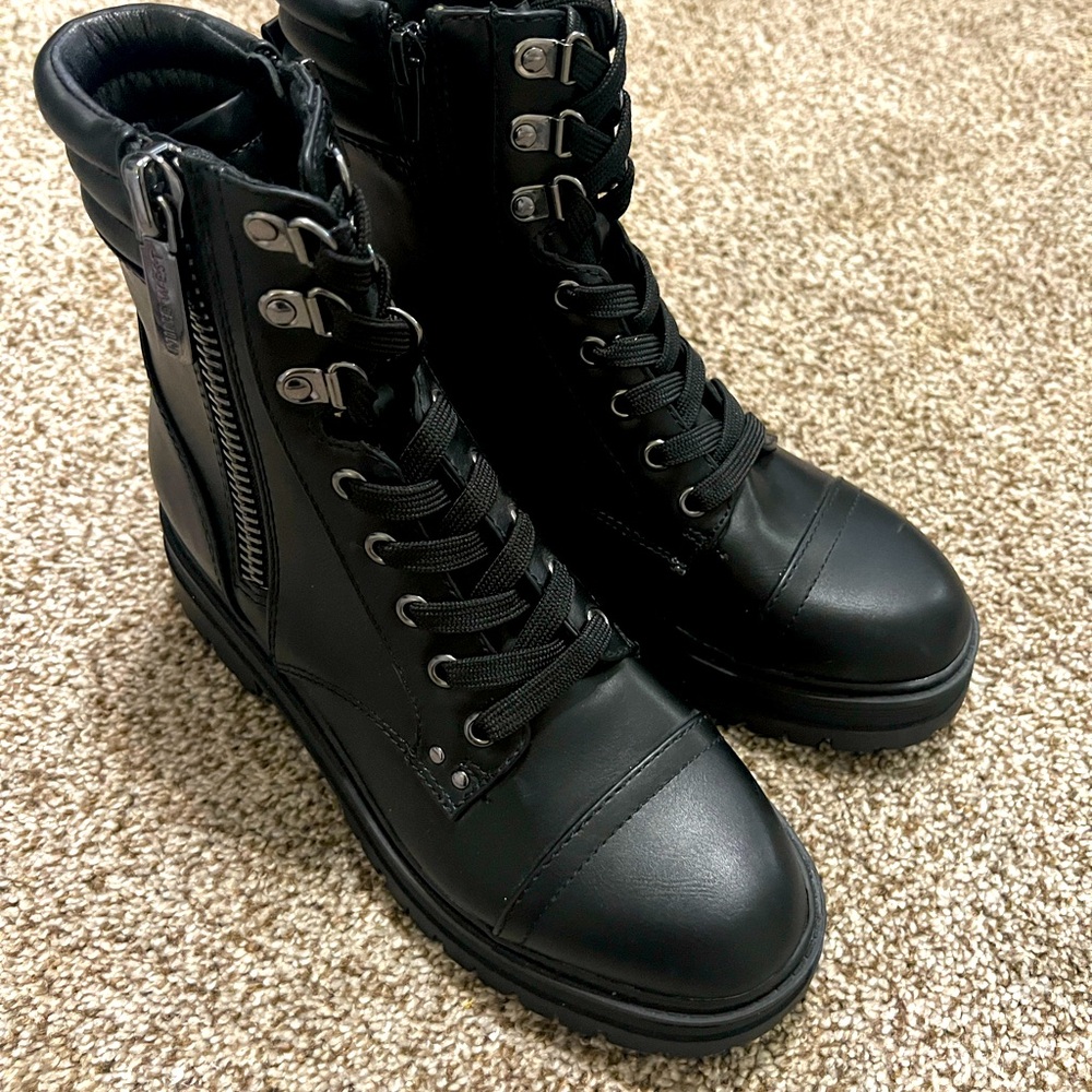 Nine West women’s boots size 6